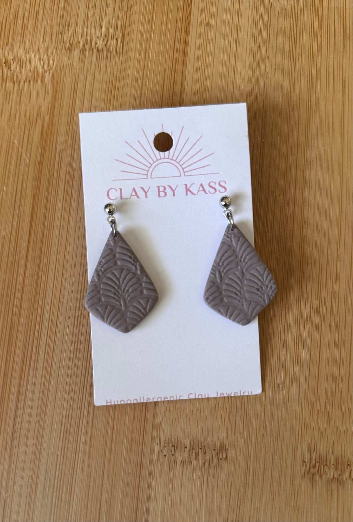 Mauve Feathered Pattern Teardrops